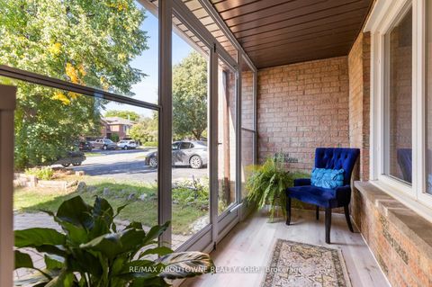 Photo 2 at 1118 Avondale Drive, WC Wedgewood Creek, Oakville