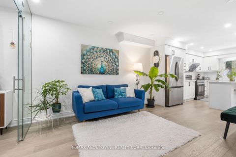 Photo 4 at 1118 Avondale Drive, WC Wedgewood Creek, Oakville