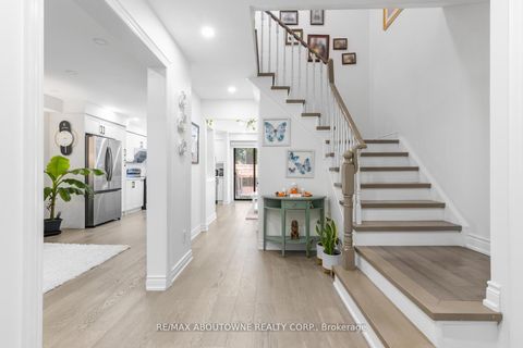 Photo 5 at 1118 Avondale Drive, WC Wedgewood Creek, Oakville