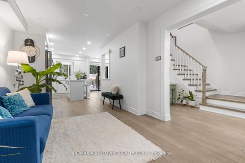 Photo 7 at 1118 Avondale Drive, WC Wedgewood Creek, Oakville