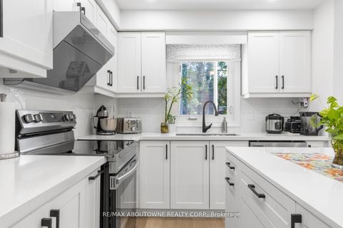 Photo 10 at 1118 Avondale Drive, WC Wedgewood Creek, Oakville