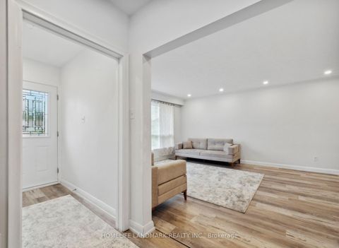 Photo 5 at 174 Pannahill Road, Bathurst Manor, Toronto