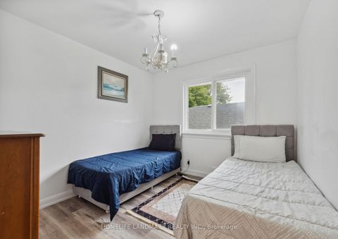 Photo 12 at 174 Pannahill Road, Bathurst Manor, Toronto