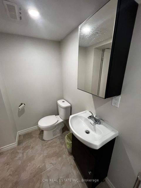 Photo 13 at 85 Watkins Glen Crescent, Bayview Wellington, Aurora