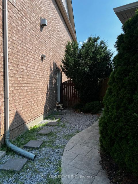 Photo 18 at 85 Watkins Glen Crescent, Bayview Wellington, Aurora