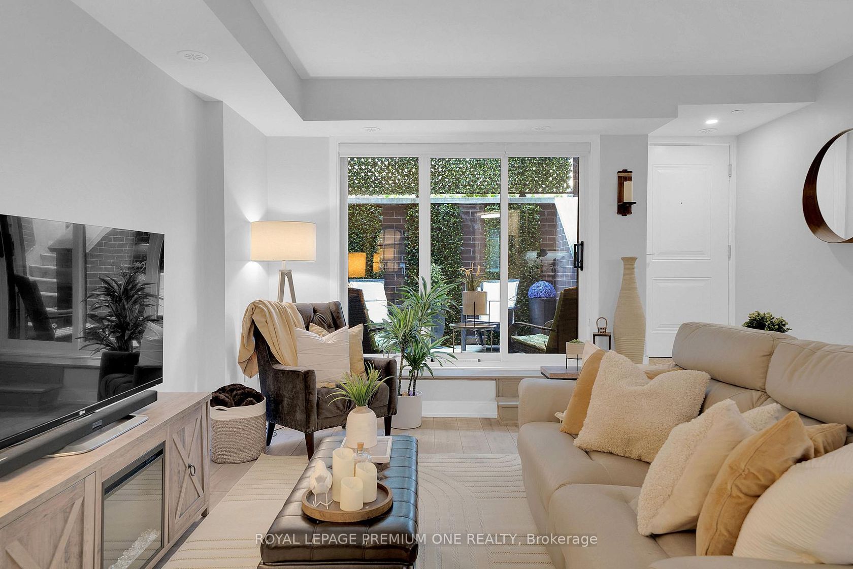 13 - 66 Long Branch Avenue, Long Branch, Toronto photo number 2