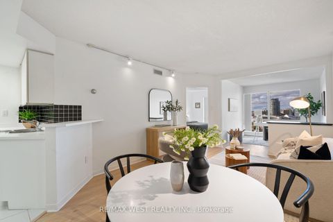 Photo 4 at 2002 - 1001 Bay Street, Bay Street Corridor, Toronto