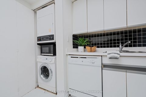 Photo 9 at 2002 - 1001 Bay Street, Bay Street Corridor, Toronto