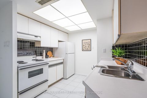 Photo 10 at 2002 - 1001 Bay Street, Bay Street Corridor, Toronto