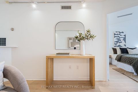 Photo 11 at 2002 - 1001 Bay Street, Bay Street Corridor, Toronto