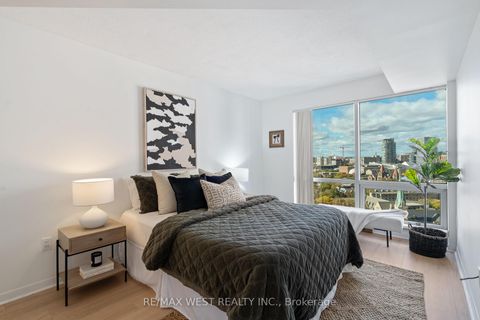 Photo 12 at 2002 - 1001 Bay Street, Bay Street Corridor, Toronto