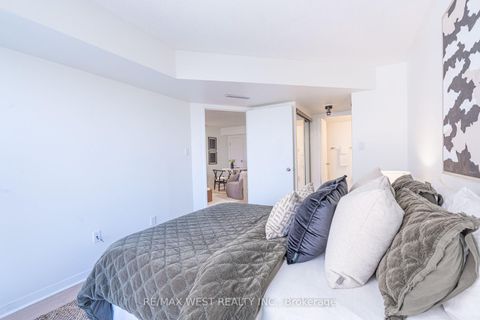 Photo 14 at 2002 - 1001 Bay Street, Bay Street Corridor, Toronto