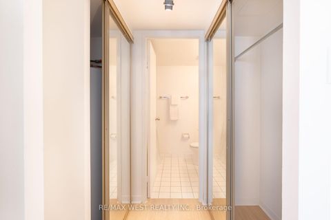 Photo 15 at 2002 - 1001 Bay Street, Bay Street Corridor, Toronto