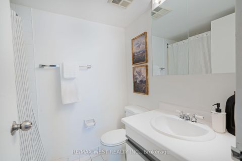 Photo 16 at 2002 - 1001 Bay Street, Bay Street Corridor, Toronto