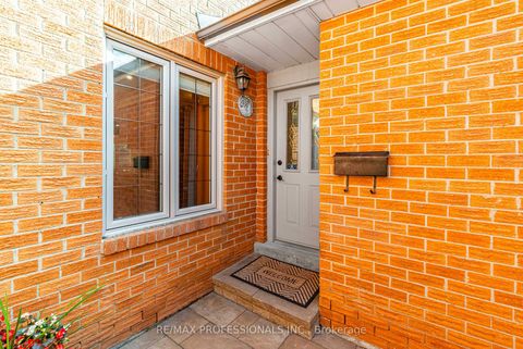 Photo 3 at 125 Kersey Crescent, North Richvale, Richmond Hill