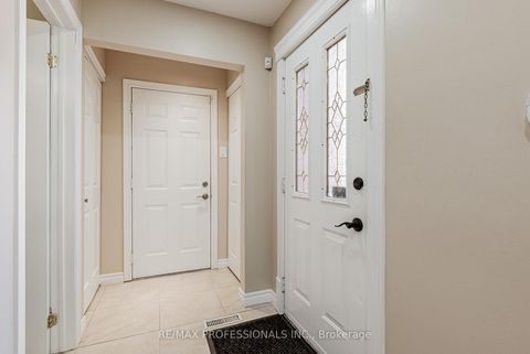 Photo 4 at 125 Kersey Crescent, North Richvale, Richmond Hill