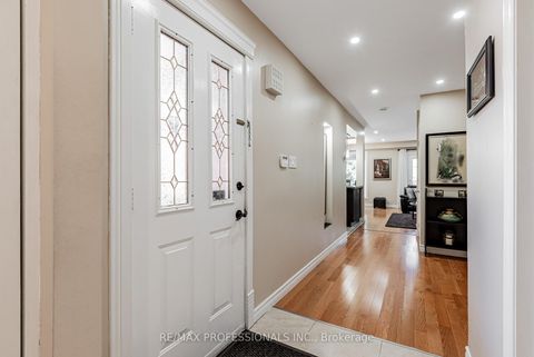 Photo 5 at 125 Kersey Crescent, North Richvale, Richmond Hill