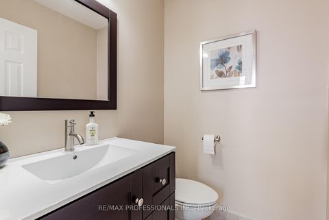 Photo 6 at 125 Kersey Crescent, North Richvale, Richmond Hill