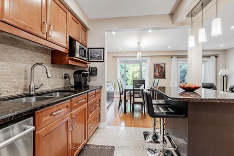 Photo 12 at 125 Kersey Crescent, North Richvale, Richmond Hill