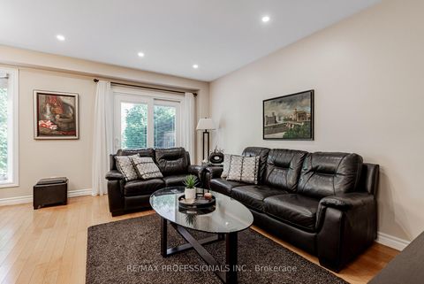 Photo 18 at 125 Kersey Crescent, North Richvale, Richmond Hill
