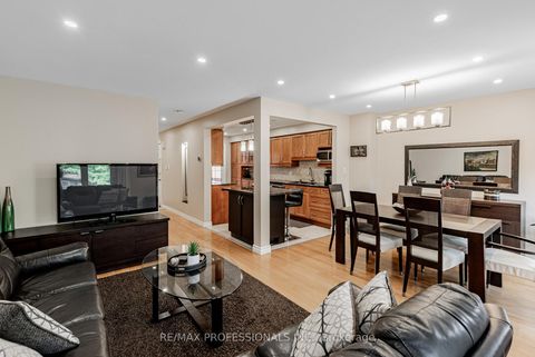 Photo 20 at 125 Kersey Crescent, North Richvale, Richmond Hill