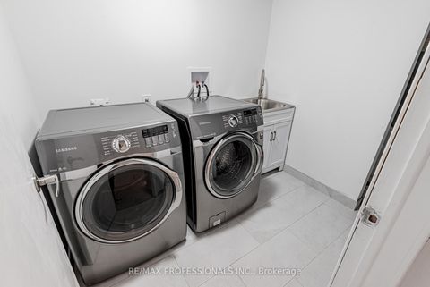 Photo 33 at 125 Kersey Crescent, North Richvale, Richmond Hill