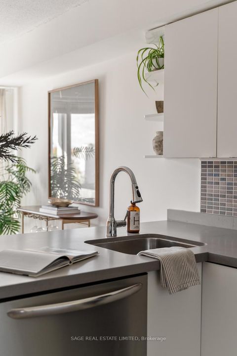 Photo 10 at 221 - 20 Merchant Lane, Dufferin Grove, Toronto