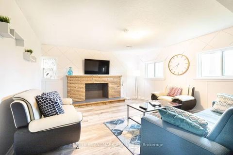 Photo 14 at 12 Blue Forest Drive, Bathurst Manor, Toronto