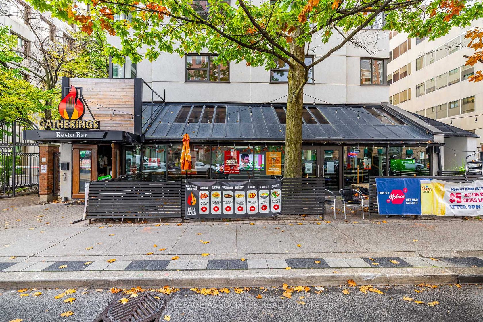 49 St Clair Avenue W, St. Clair, Toronto photo number 2