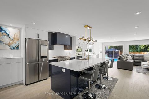 Photo 8 at 182 Parkview Hill Crescent, Parkview, Toronto