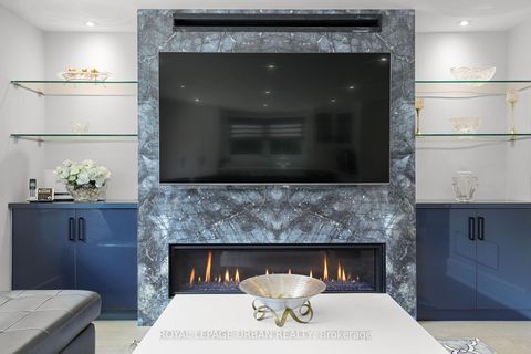 Photo 14 at 182 Parkview Hill Crescent, Parkview, Toronto