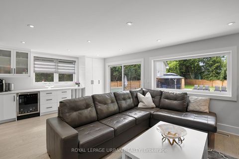 Photo 15 at 182 Parkview Hill Crescent, Parkview, Toronto