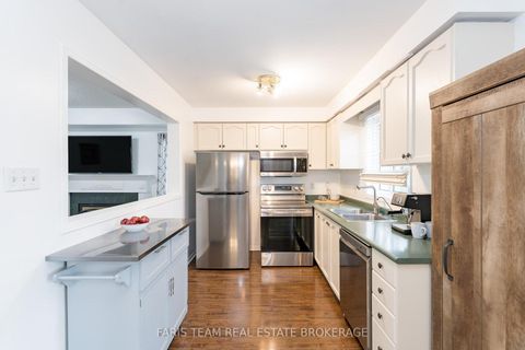 Photo 4 at 7 Round Leaf Court, Holly, Barrie