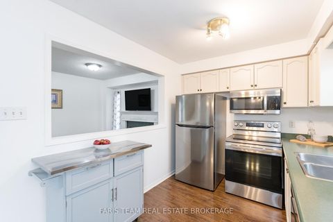 Photo 5 at 7 Round Leaf Court, Holly, Barrie