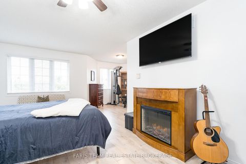 Photo 17 at 7 Round Leaf Court, Holly, Barrie