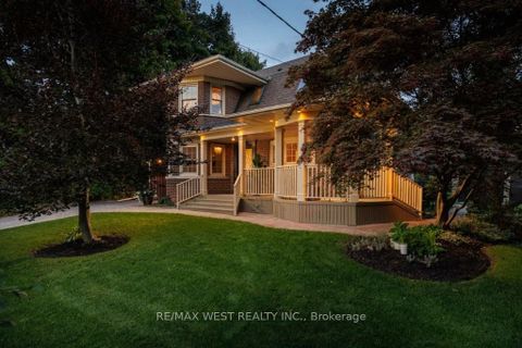 Photo 1 at 207 Ellis Avenue, Swansea, Toronto