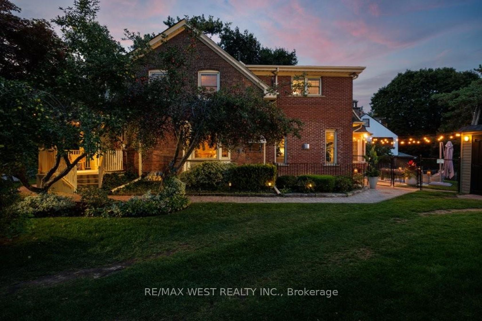 Photo 2 at 207 Ellis Avenue, Swansea, Toronto Photo 2 at 207 Ellis Avenue, Swansea, Toronto