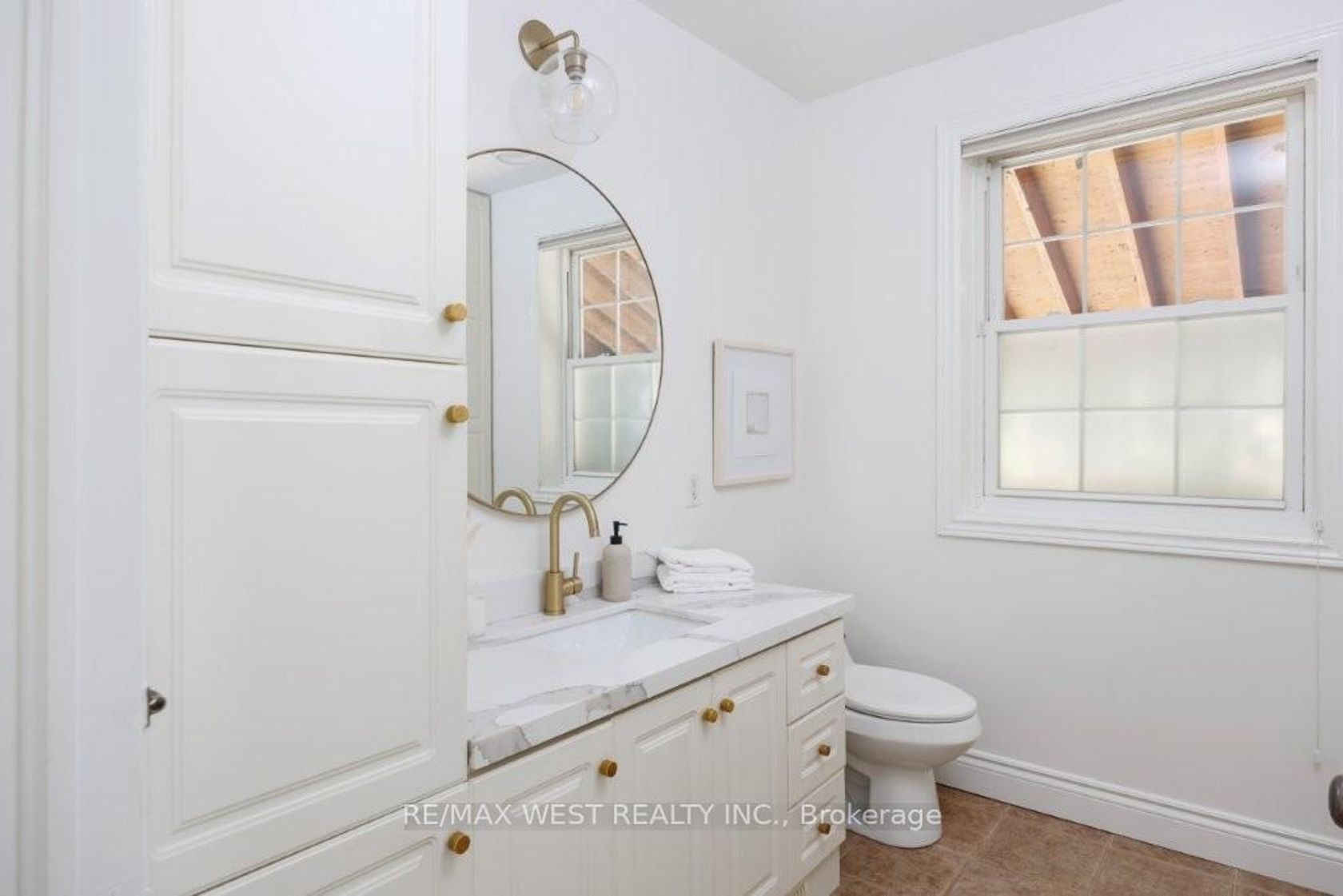 Photo 5 at 207 Ellis Avenue, Swansea, Toronto Photo 5 at 207 Ellis Avenue, Swansea, Toronto