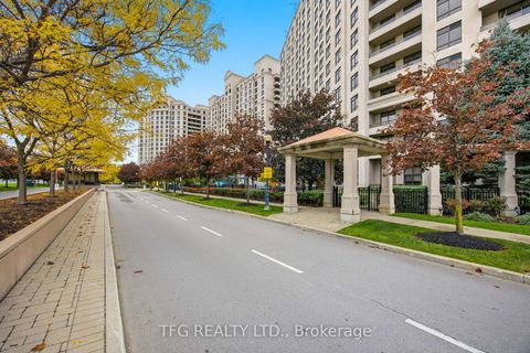 Photo 2 at 417 - 9225 Jane Street, Maple, Vaughan