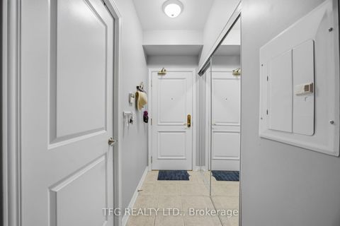 Photo 9 at 417 - 9225 Jane Street, Maple, Vaughan