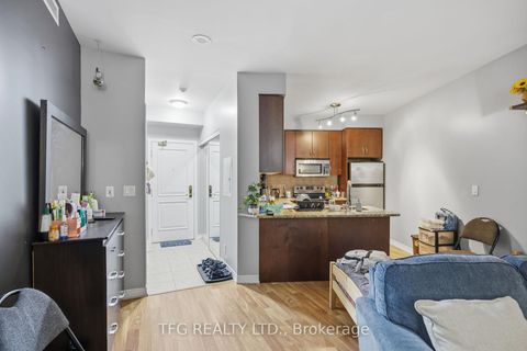 Photo 12 at 417 - 9225 Jane Street, Maple, Vaughan