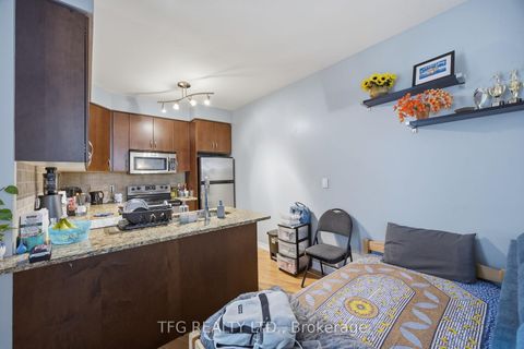 Photo 13 at 417 - 9225 Jane Street, Maple, Vaughan