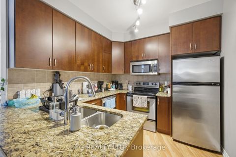 Photo 15 at 417 - 9225 Jane Street, Maple, Vaughan