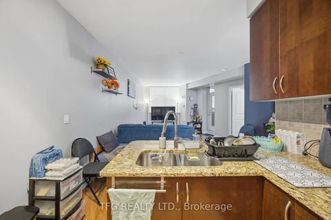 Photo 18 at 417 - 9225 Jane Street, Maple, Vaughan