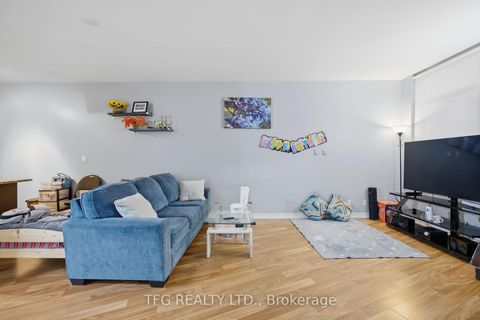 Photo 22 at 417 - 9225 Jane Street, Maple, Vaughan