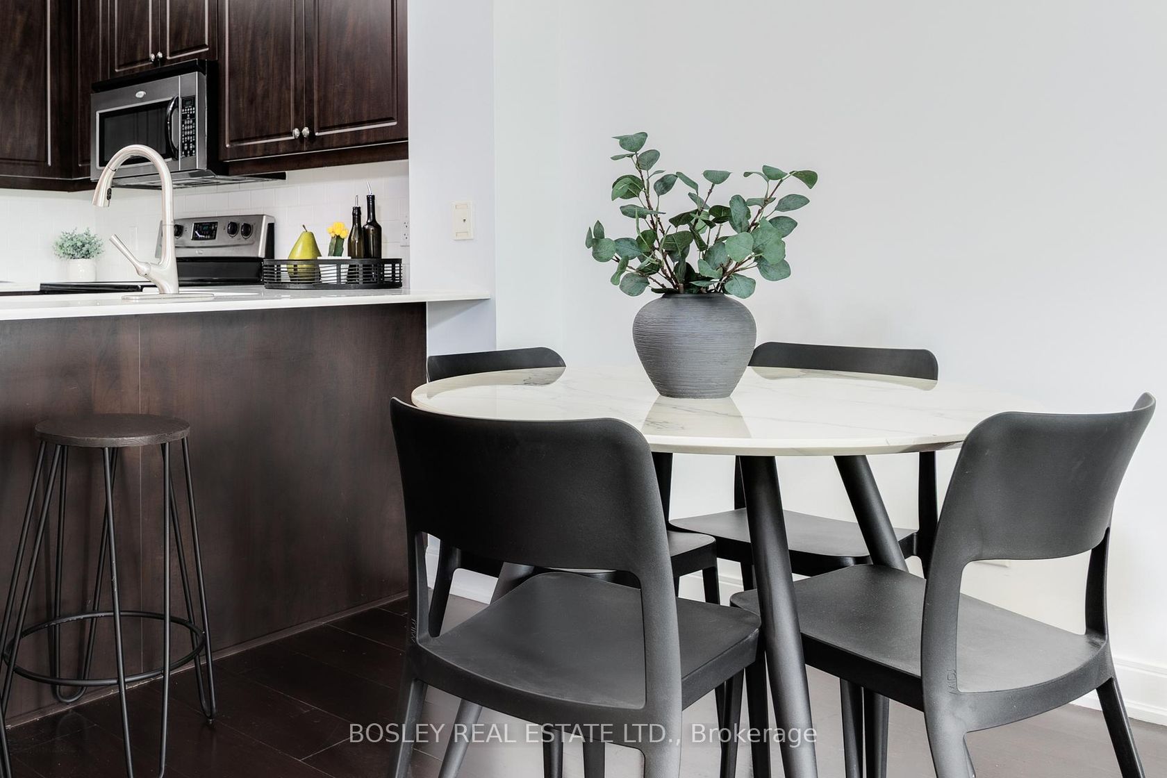 Photo 7 at 711 - 88 Broadway Avenue, Mount Pleasant West, Toronto Photo 7 at 711 - 88 Broadway Avenue, Mount Pleasant West, Toronto