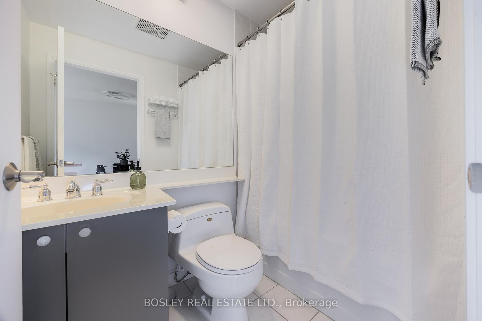 Photo 22 at 711 - 88 Broadway Avenue, Mount Pleasant West, Toronto Photo 22 at 711 - 88 Broadway Avenue, Mount Pleasant West, Toronto