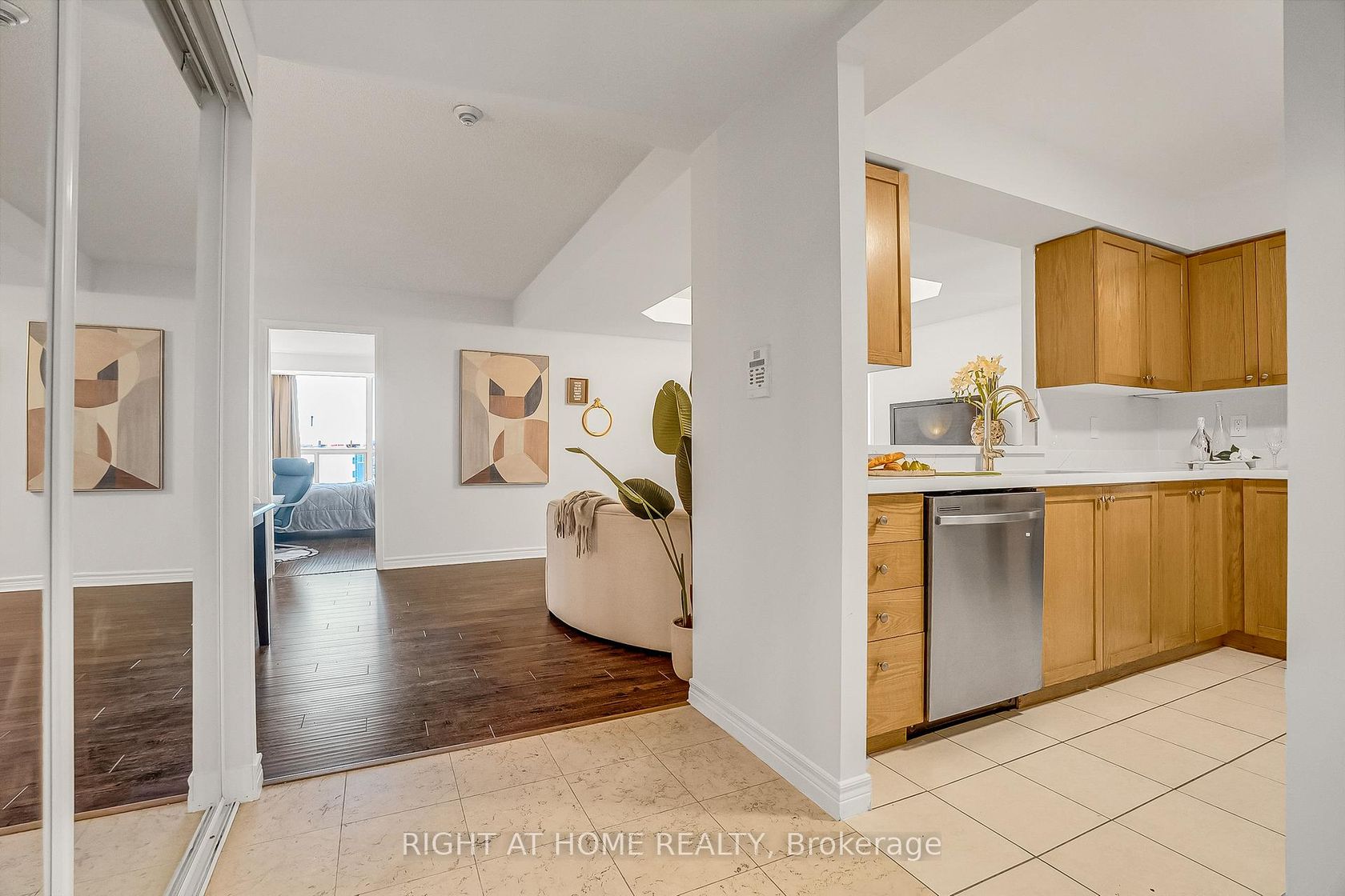 Photo 5 at 1601 - 152 St Patrick Street, Chinatown, Toronto Photo 5 at 1601 - 152 St Patrick Street, Chinatown, Toronto