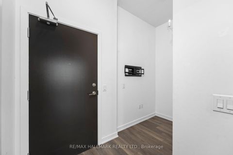 Photo 2 at 511 - 60 Honeycrisp Crescent, Vaughan Corporate Centre, Vaughan