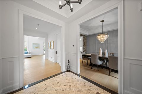 Photo 3 at 8 Graywood Drive, Rosethorn, Toronto